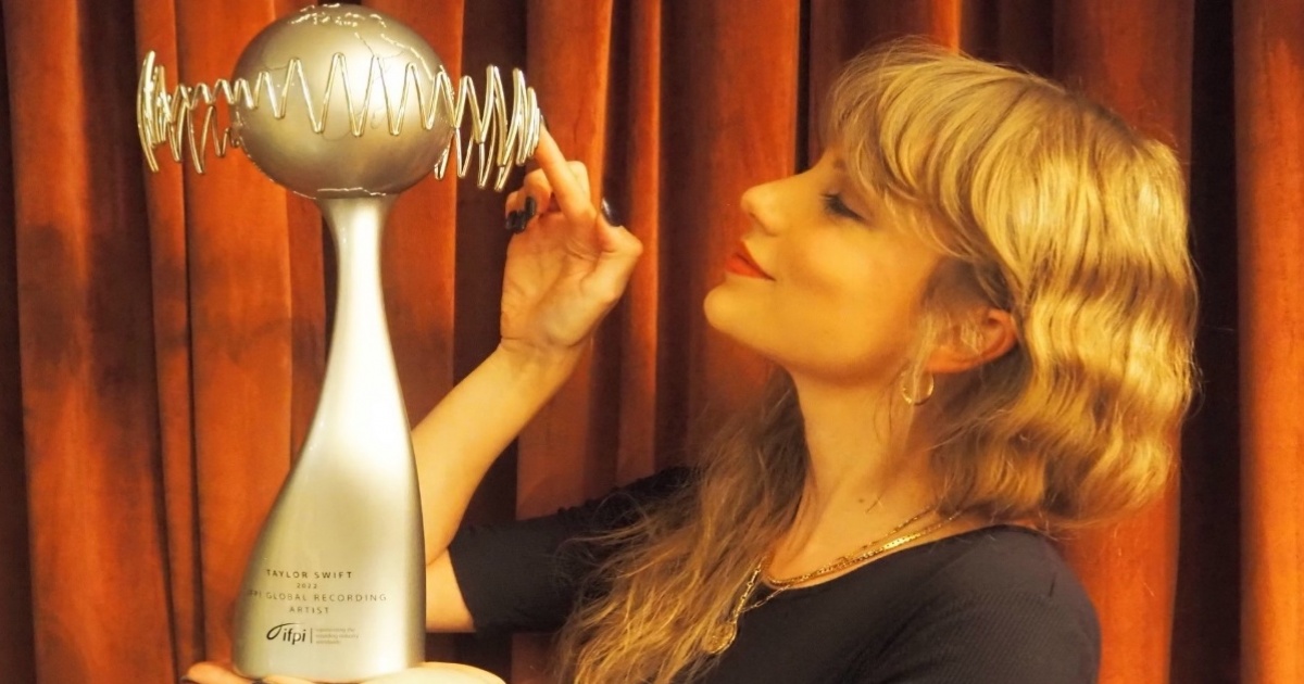 Taylor Swift Wins IFPI Global Recording Artist of the Year Award