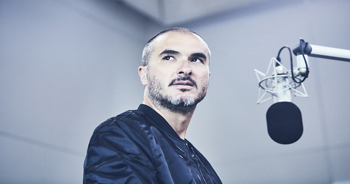 Zane lowe. Зейн Лоу.